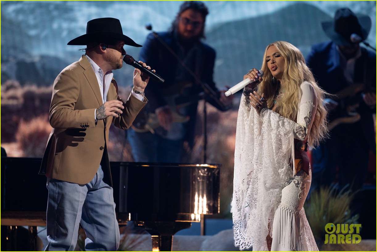 Carrie Underwood Makes Appearance at CMA Awards 2024 for 'I'm Gonna