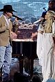 carrie underwood surprise performance at cma awards 01