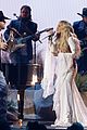 carrie underwood surprise performance at cma awards 04