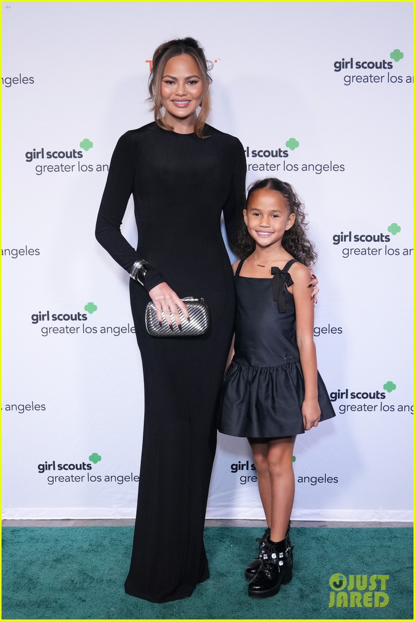 Chrissy Teigen & John Legend's Daughter, Luna Joins Them at Girl Scouts(01)