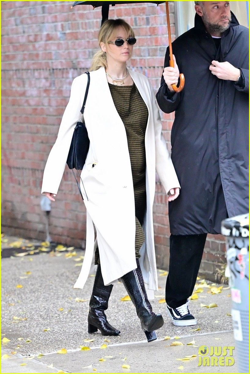 Pregnant Jennifer Lawrence & Husband Cooke Maroney Brave Rainy Weather