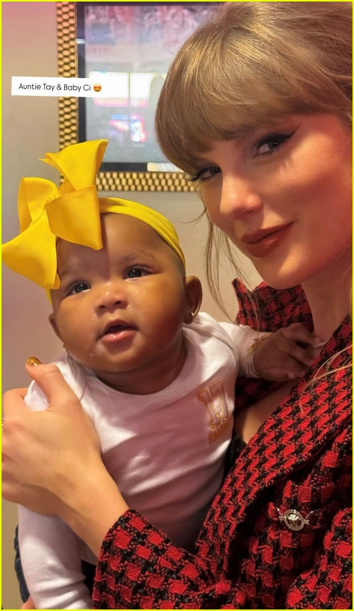 Taylor Swift & Travis Kelce Hang Out with Pro Tennis Player Frances