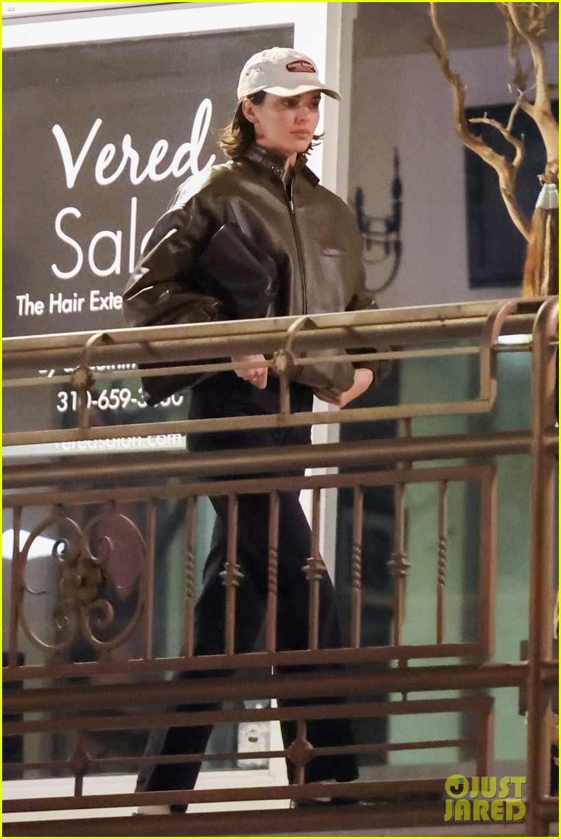 Kendall Jenner Ditches Blonde Hair, Debuts Short Haircut