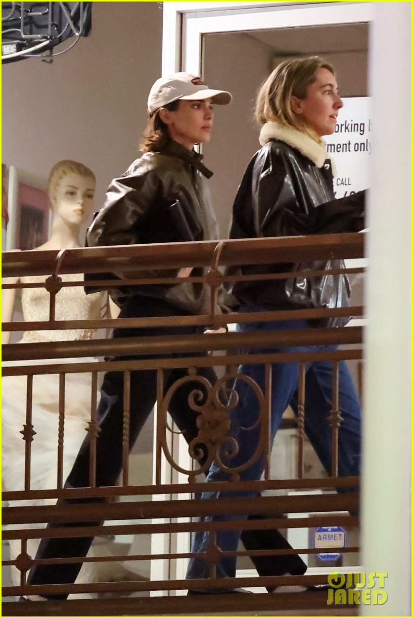 Kendall Jenner Ditches Blonde Hair, Debuts Short Haircut