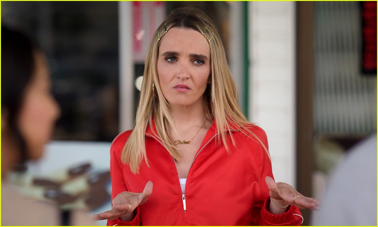 stephanie hsu zosia mamet star in new laid trailer 045101486