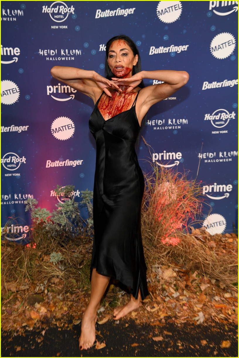 Rachel Zegler Dresses as Nicole Scherzinger as Norma Desmond for