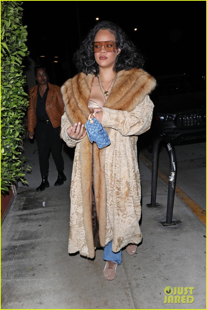 Rihanna Returns to Her Favorite Restaurant Baldi for Dinner