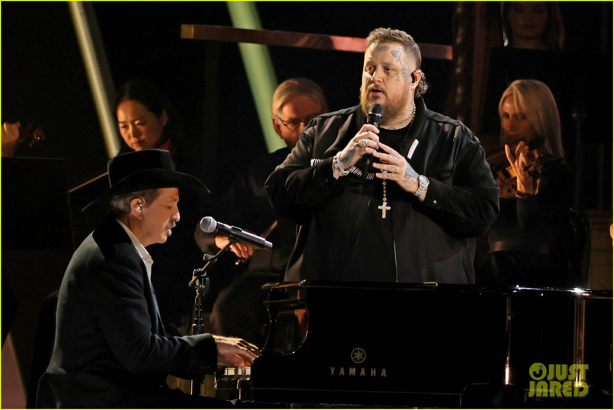Jelly Roll Shows Off 120-lb Weight Loss While Performing at CMA Awards 2024  - Watch Now!: Photo 5100567 | 2024 CMA Awards, CMA Awards, Jelly Roll  Photos | Just Jared: Entertainment News