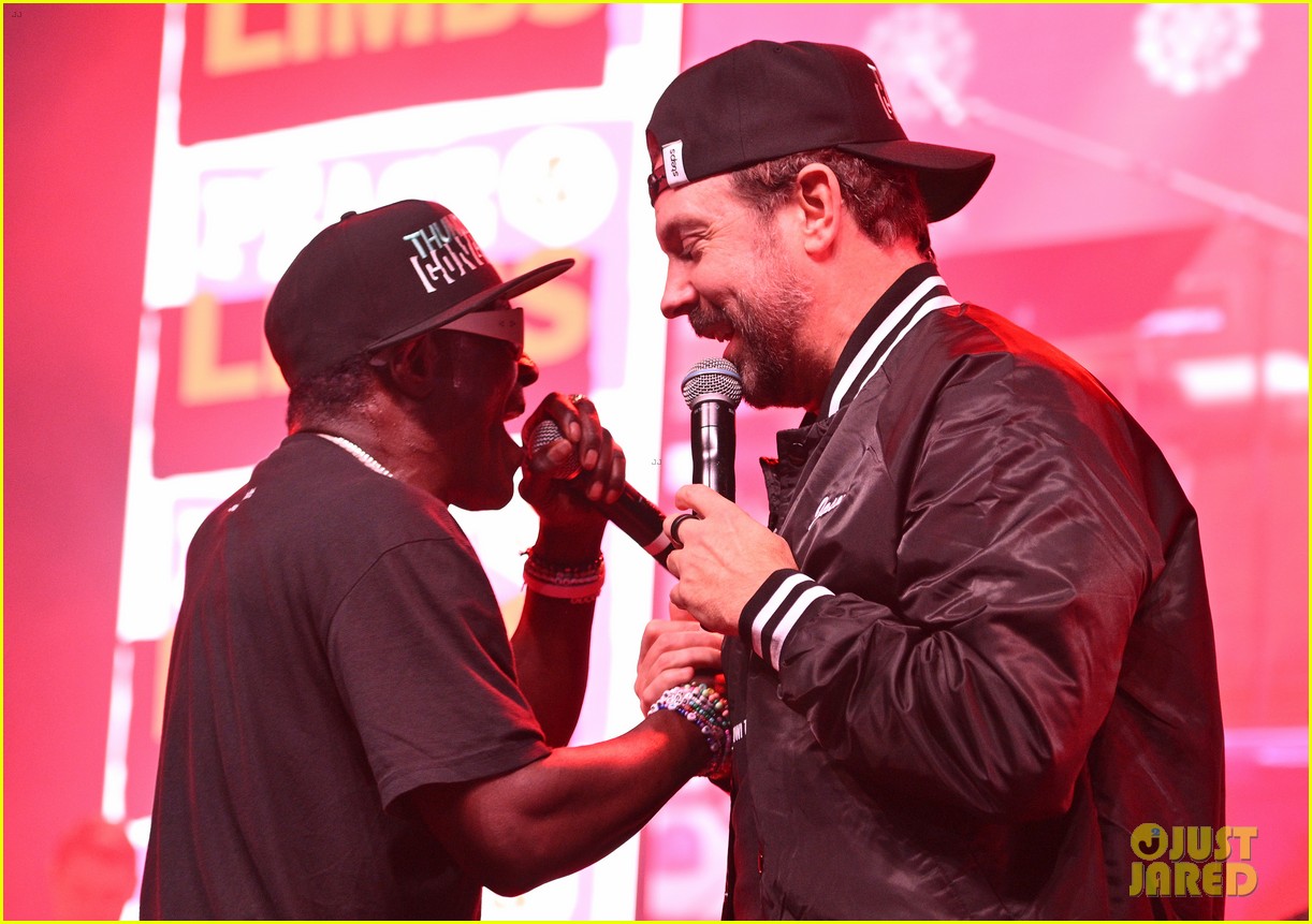 Jason Sudeikis Performs Chuck D's Parts on 'Bring the Noise' Alongside
