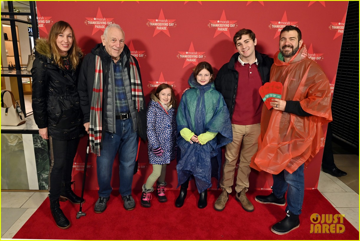 Jessica Chastain, Sherri Shepherd, Flavor Flav & More VIP Guests Attend