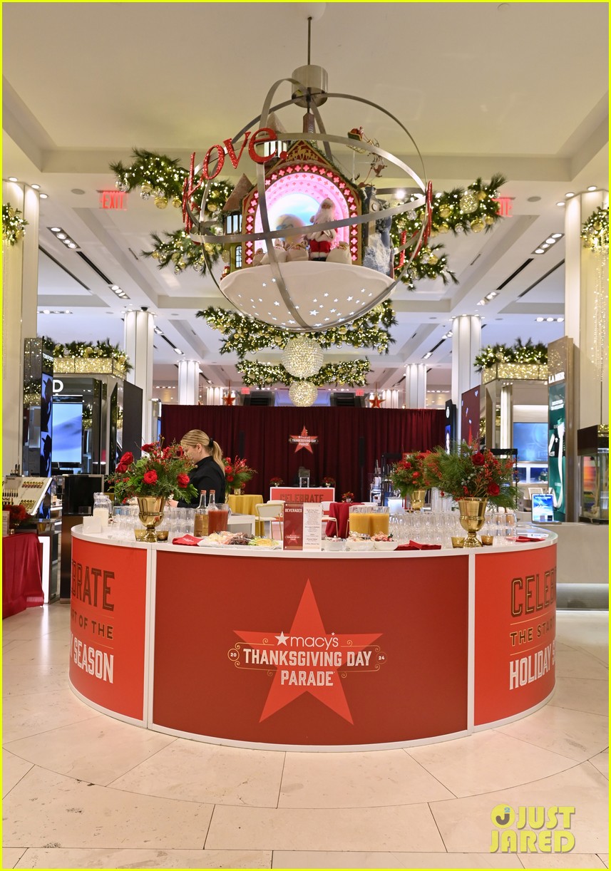 Jessica Chastain, Sherri Shepherd, Flavor Flav & More VIP Guests Attend