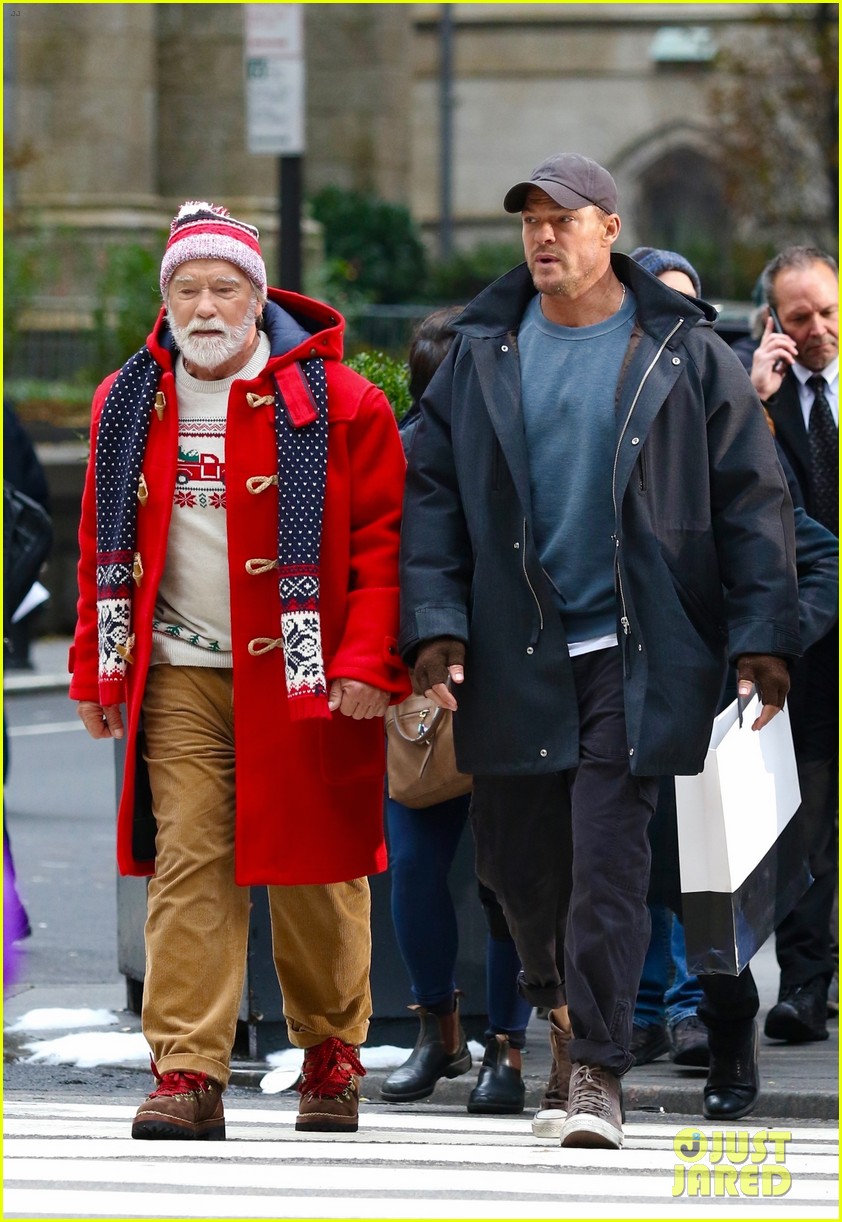 Arnold Schwarzenegger Channels Santa Claus on 'Man with the Bag' Set