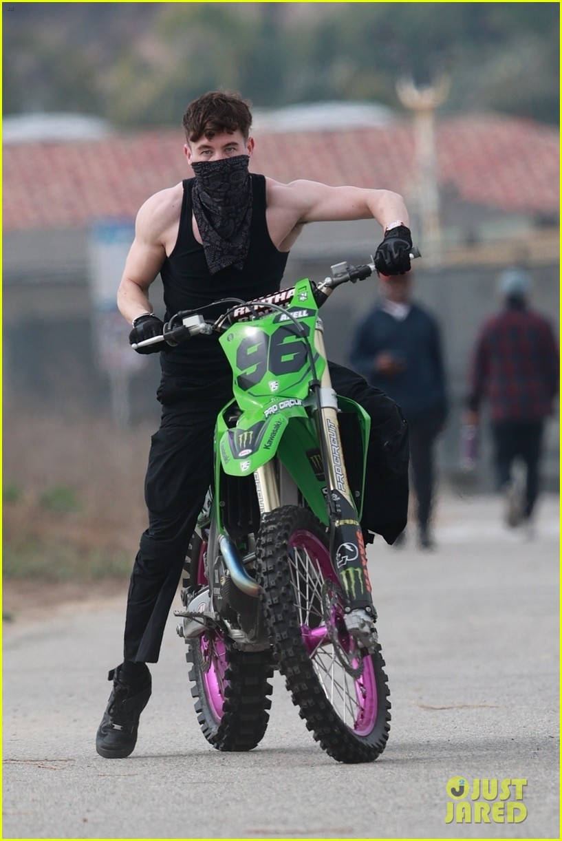 Barry Keoghan Returns to Set of 'Crime 101' Amid Sabrina Carpenter