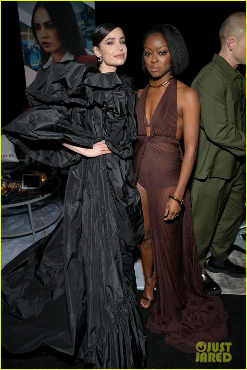 taron egerton carry on premiere in la 055104260