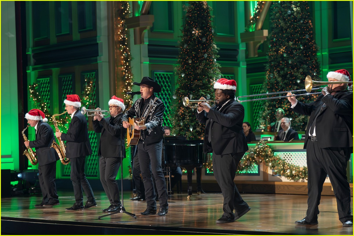 cma country christmas 2024 115102910