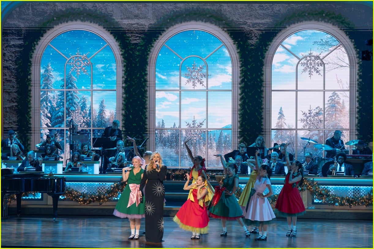 Photo cma country christmas 2024 36 Photo 5102937 Just Jared Entertainment News