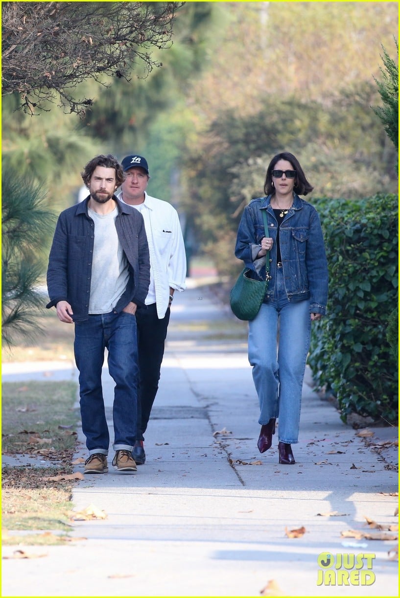 Hot Frosty' Star Dustin Milligan Steps Out With His Love Amanda Crew After  Sparking Marriage Rumors: Photo 5103720 | Amanda Crew, Dustin Milligan, Hot  Frosty Photos | Just Jared: Entertainment News, image size:817x1222