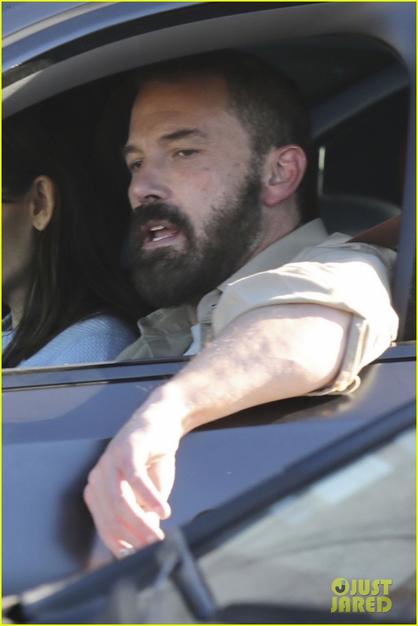 Jennifer Garner & Ben Affleck Spotted Together on Saturday Morning