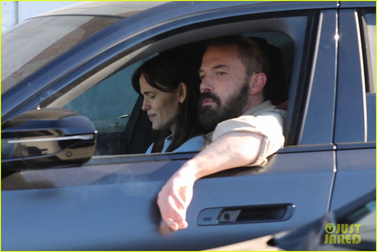 Jennifer Garner & Ben Affleck Spotted Together on Saturday Morning