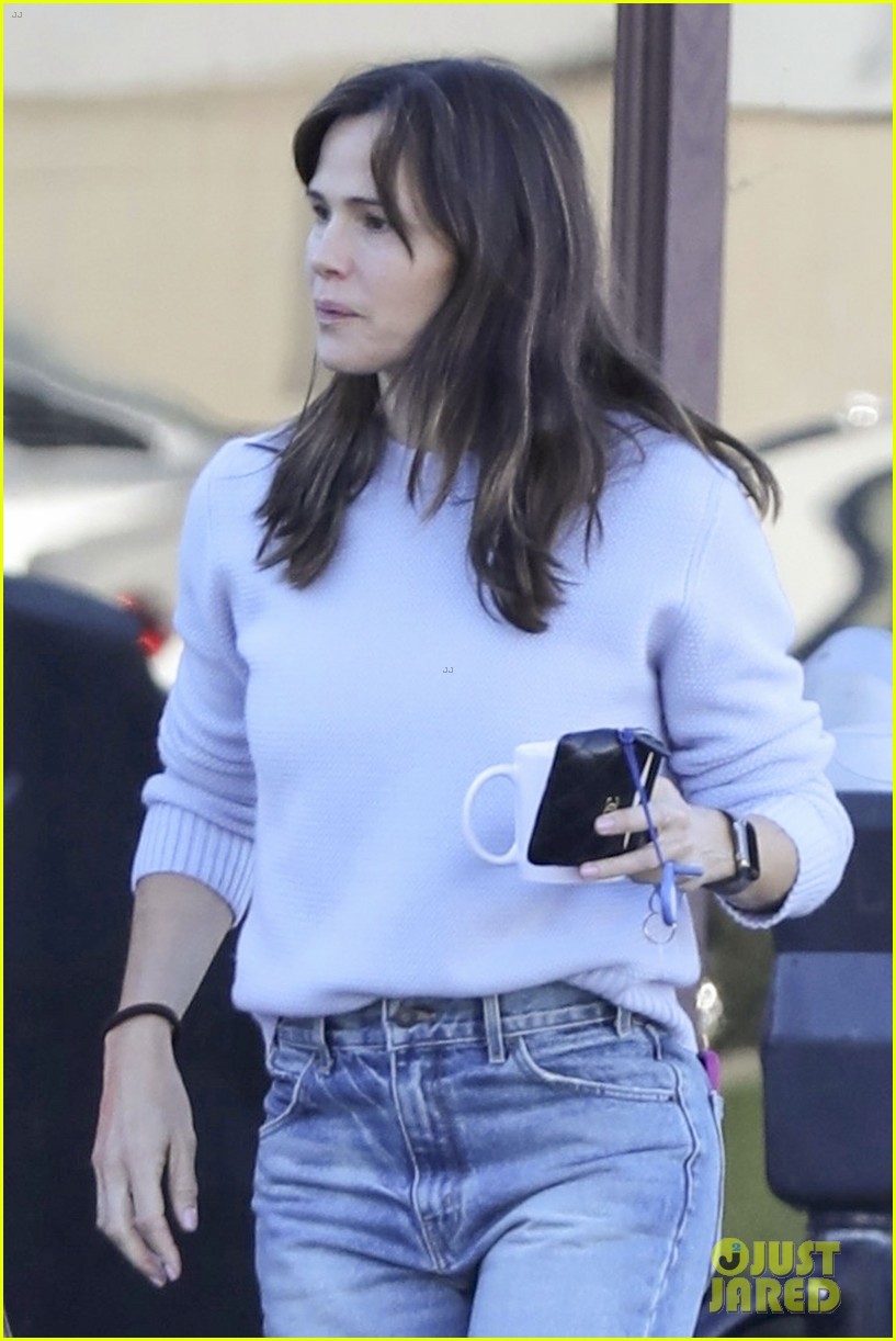 Jennifer Garner & Ben Affleck Spotted Together on Saturday Morning