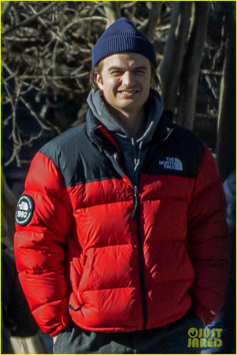 Joe Keery Bundles Up As He Arrives On Stranger Things Season 5 Set In joe-keery-bundles-up-as-he-arrives-on-stranger-things-season-5-set-in