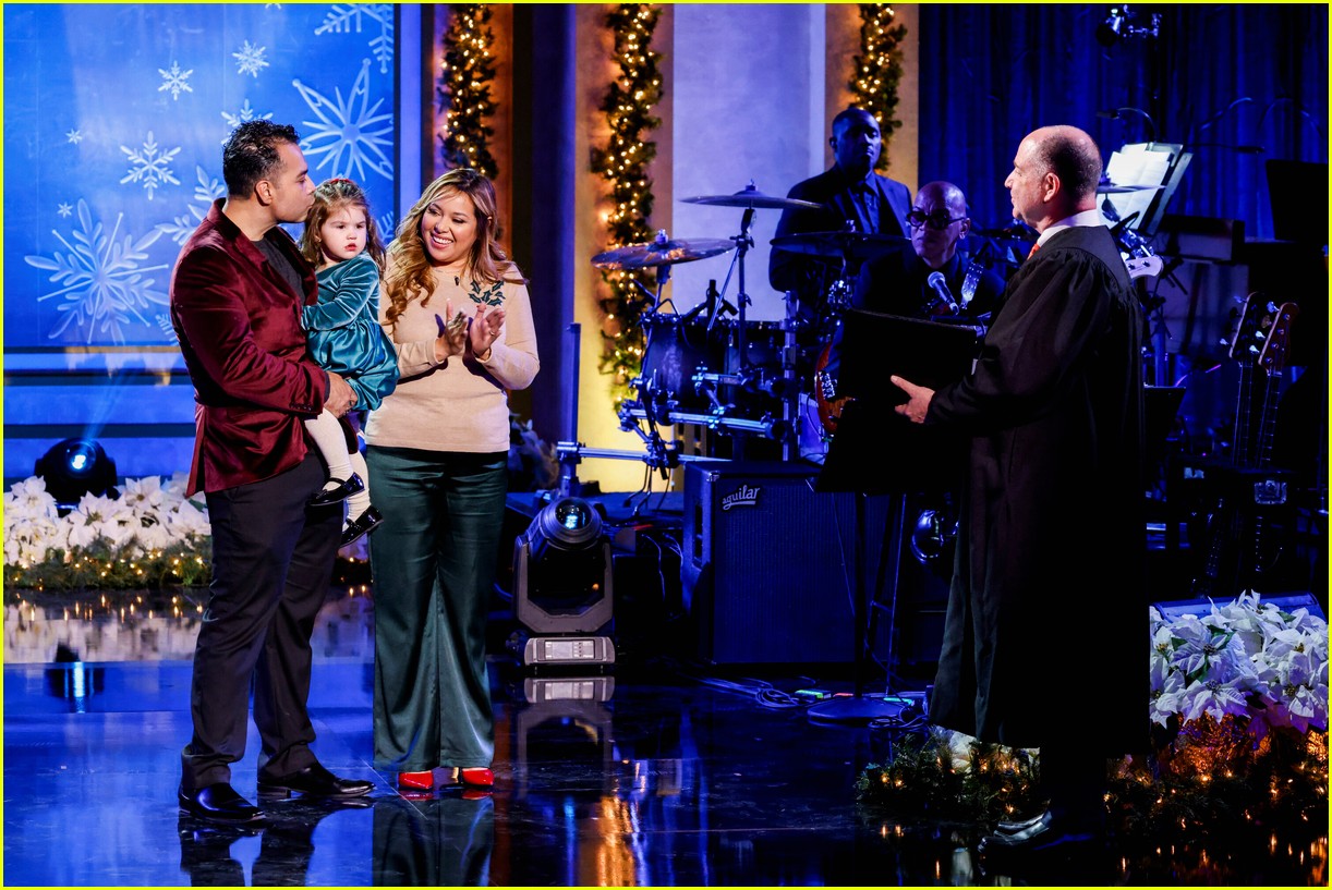 'Josh Groban & Friends Go Home for the Holidays' CBS Special(01)