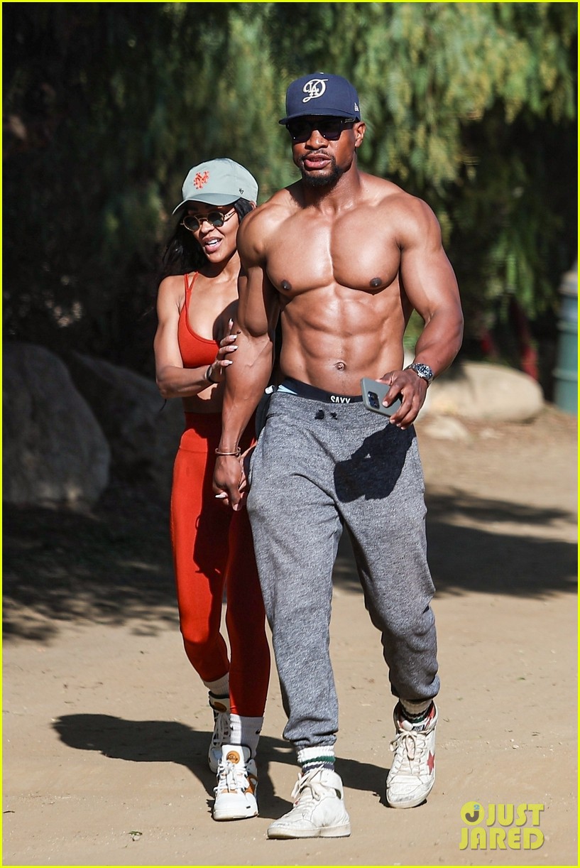 Jonathan Majors Goes Shirtless, Bares Ripped Body on Hike with Fiancee