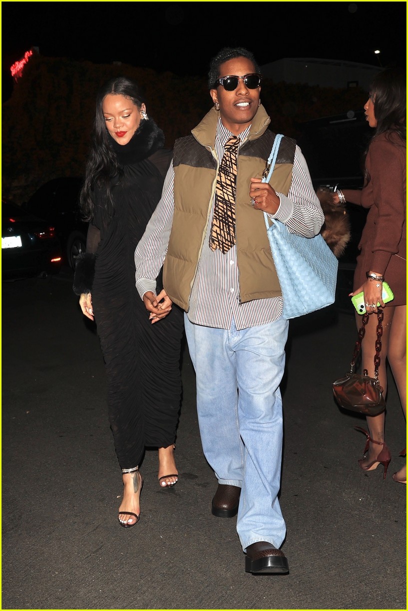 Rihanna & AAP Rocky Hold Hands During Their Monday Date Night in L.A(02)