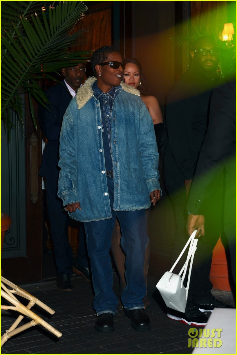 Rihanna Makes Ripped Tights Look So Chic During Date Night with AAP(02)