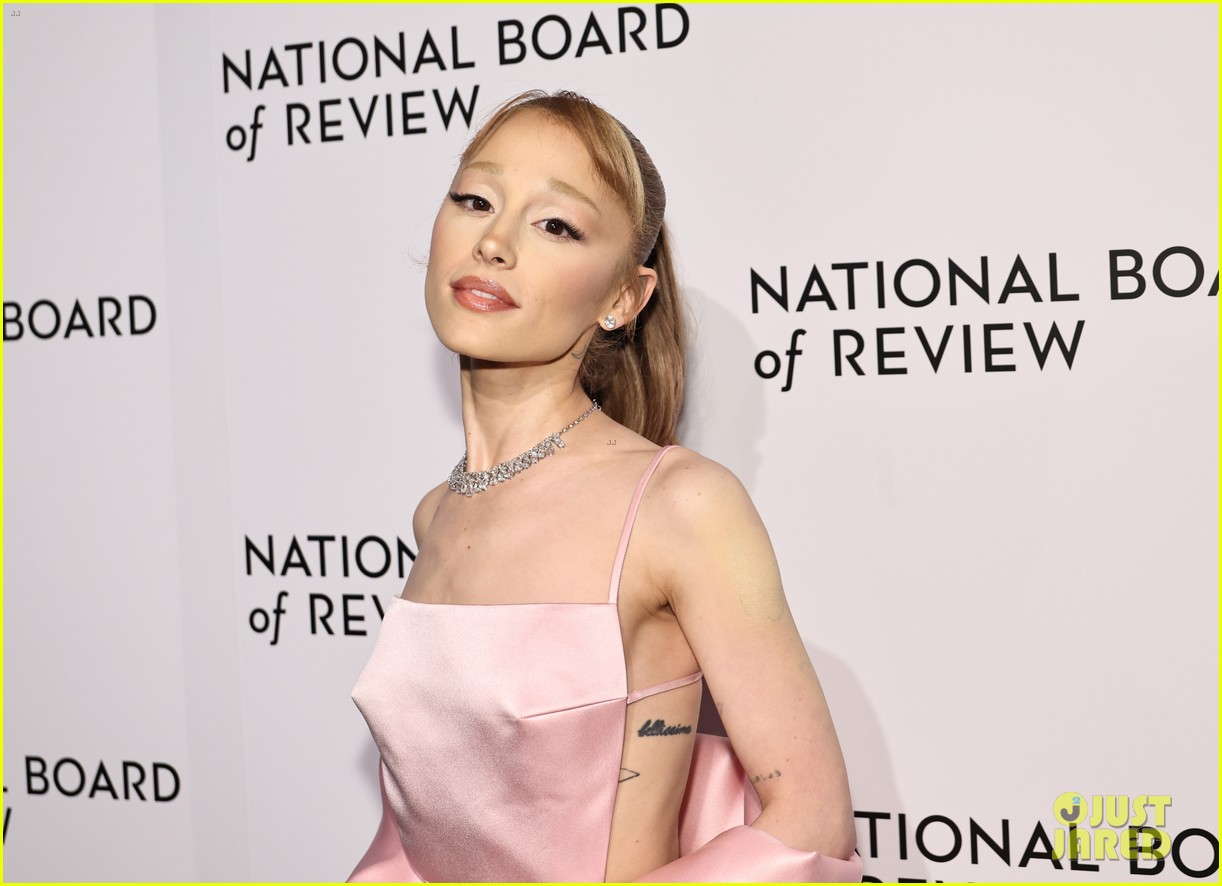 Ariana Grande & Boyfriend Ethan Slater Make It Date Night at National