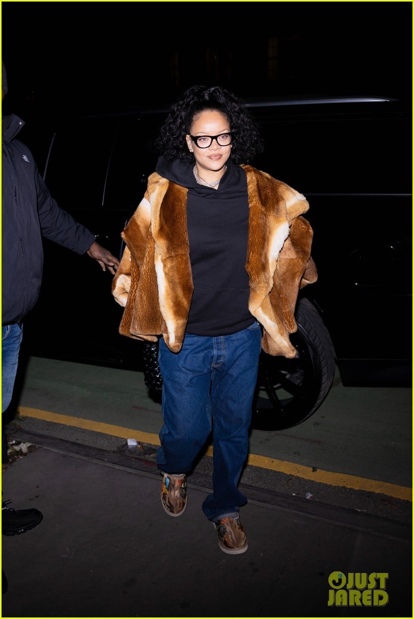 rihanna-a-ap-rocky-step-out-for-low-key-date-night-in-nyc-photo