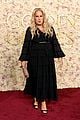 jennifer coolidge golden globes red carpet 01