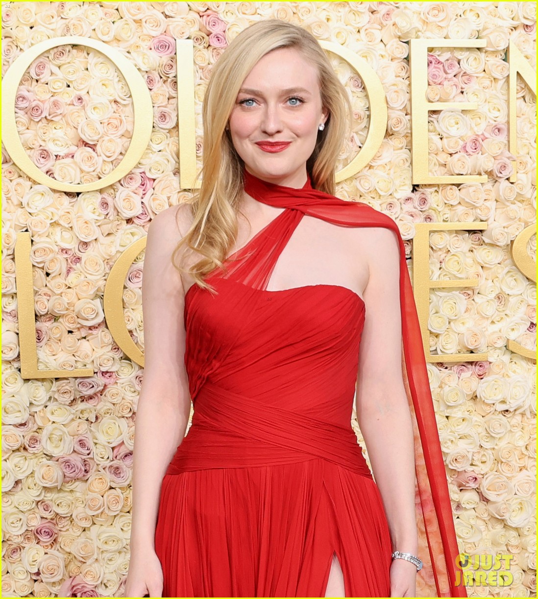 Dakota Fanning Bares Some Major Leg at Golden Globes 2025 Photo