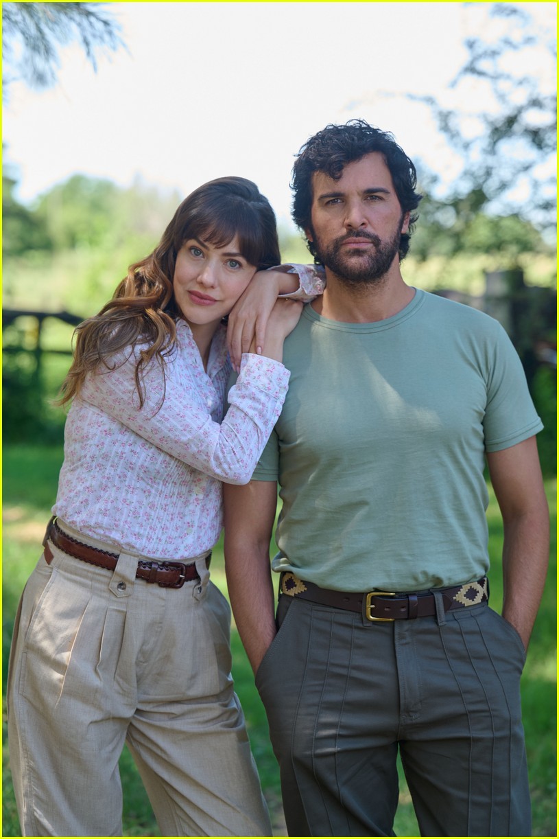 Hallmark Channel's Julie Gonzalo \u0026 Juan Pablo Di Pace to Play Exes  Rekindling Love in 'My Argentine Heart' Movie: Photo 5115313 | Hallmark  Channel, Juan Pablo Di Pace, Julie Gonzalo Photos |, image size:815x1222