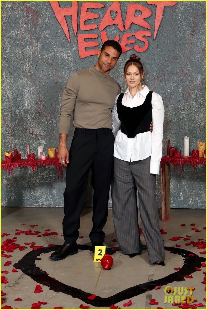 heart eyes photo call 015116970