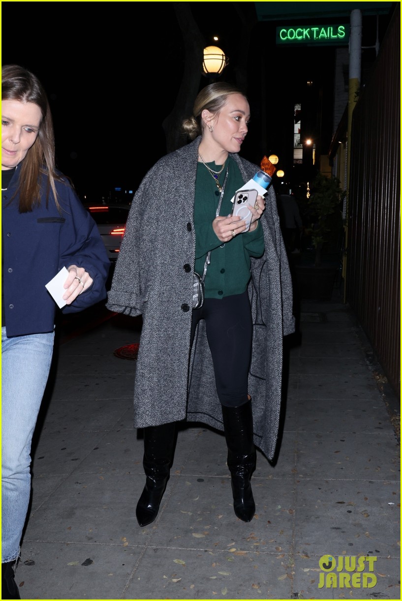 Hilary Duff Supports Matthew Koma at Benefit Concert for Los Angeles(01)