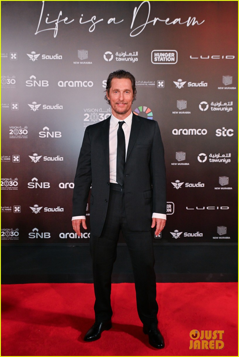 Matthew McConaughey & Wife Camila Couple Up for Anthony Hopkins' 'Life