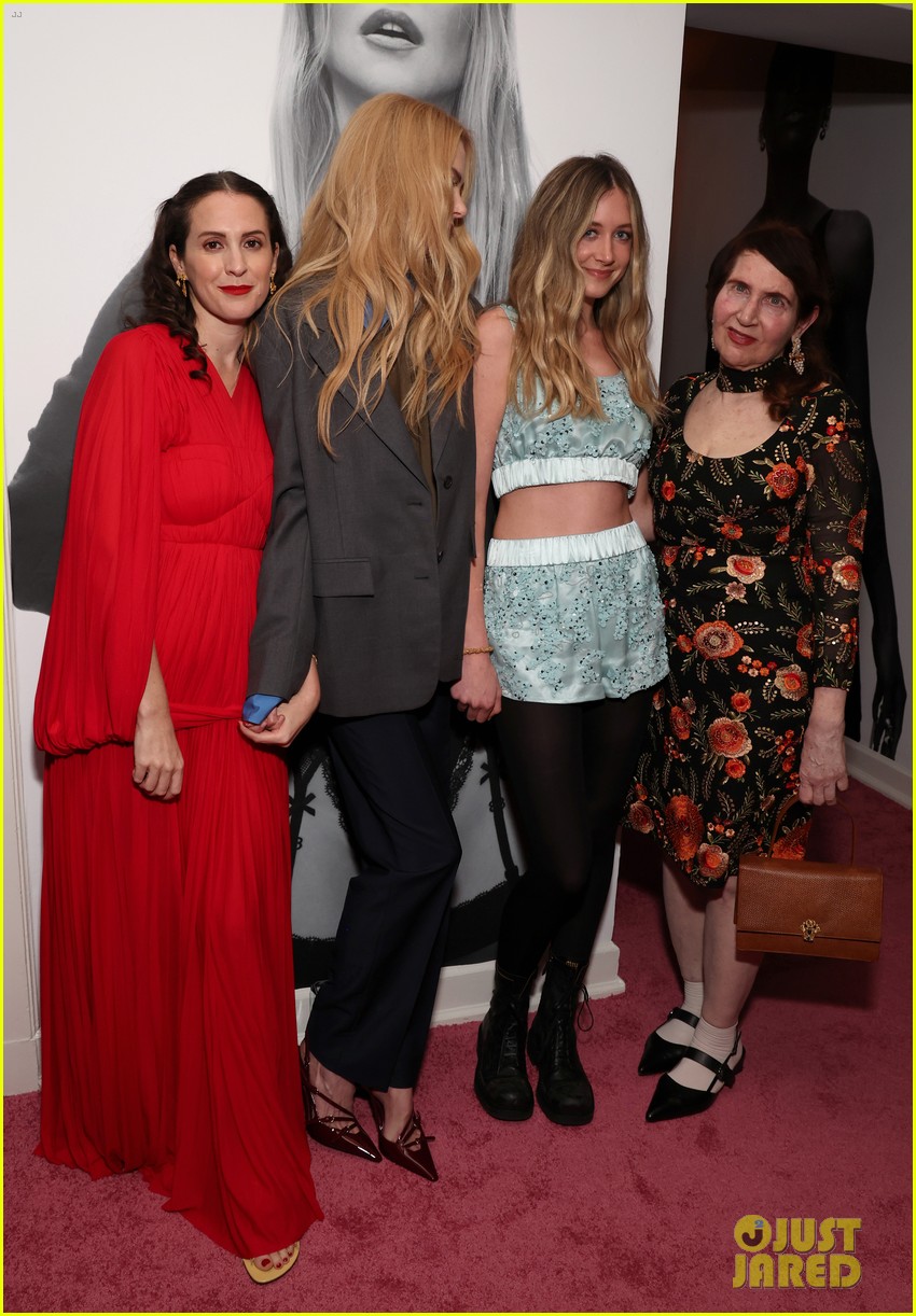 Nicole Kidman Brings Daughter Sunday, 16, to StarStudded PreGlobes