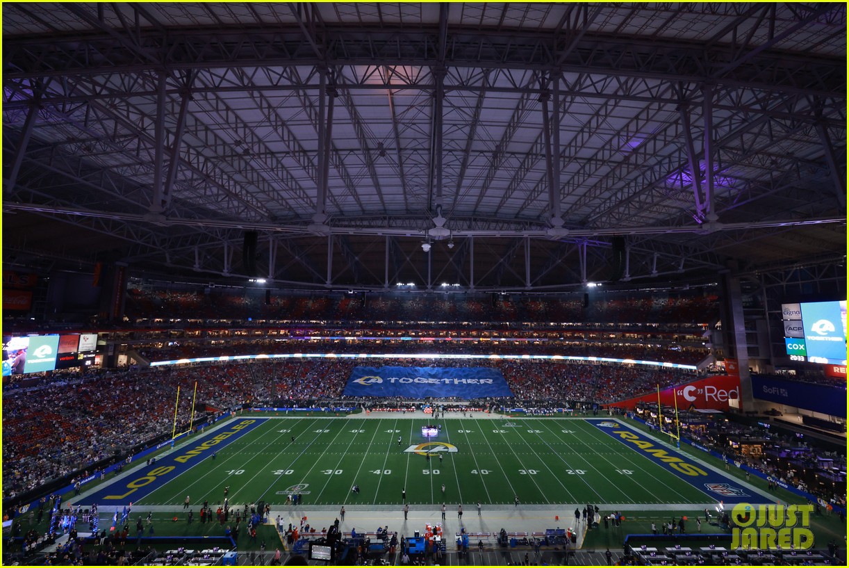 Rachel Platten Performs 'Fight Song' as Tribute to L.A. During Rams vs