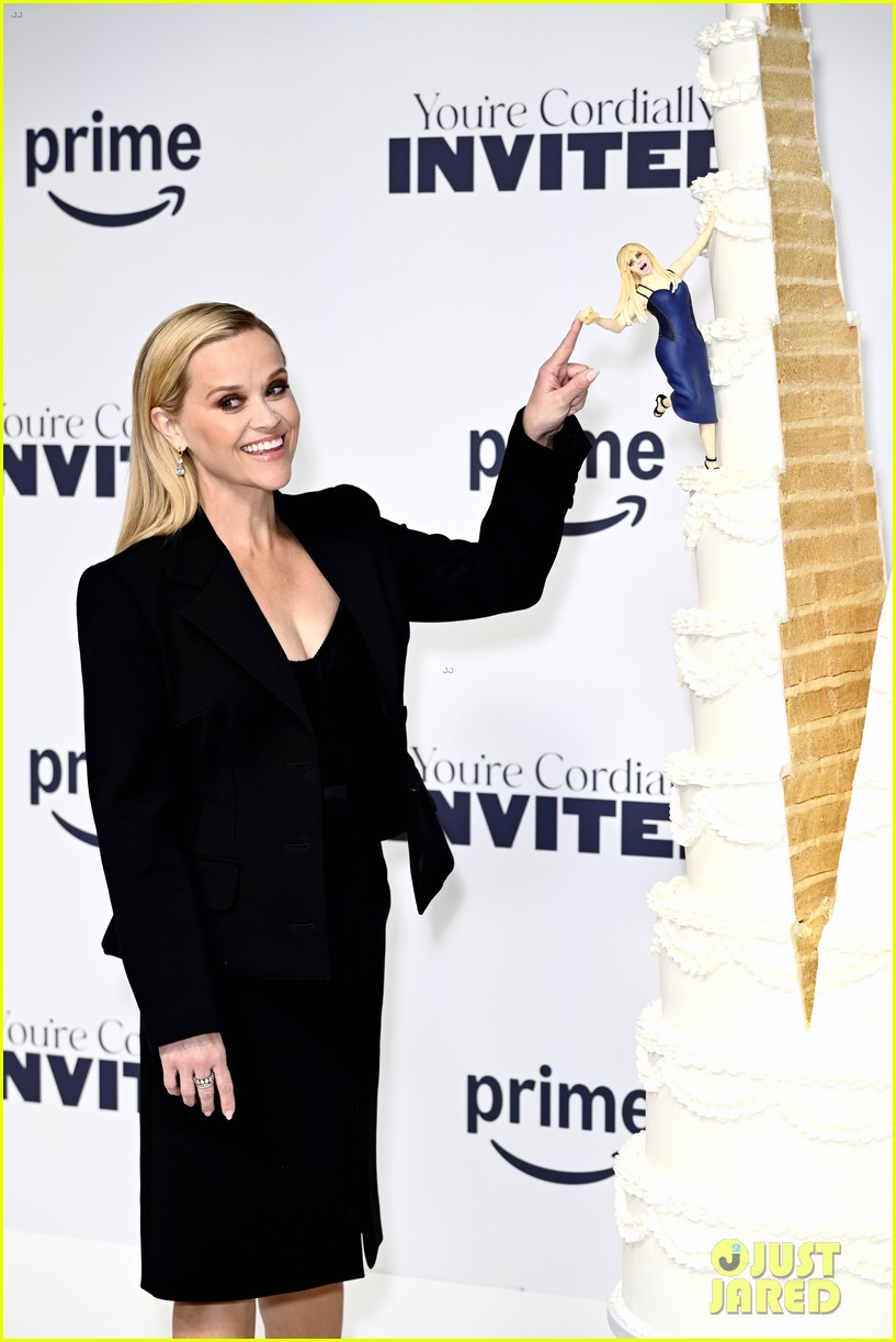 Reese Witherspoon & Will Ferrell Pose With a Uniquely Broken Wedding