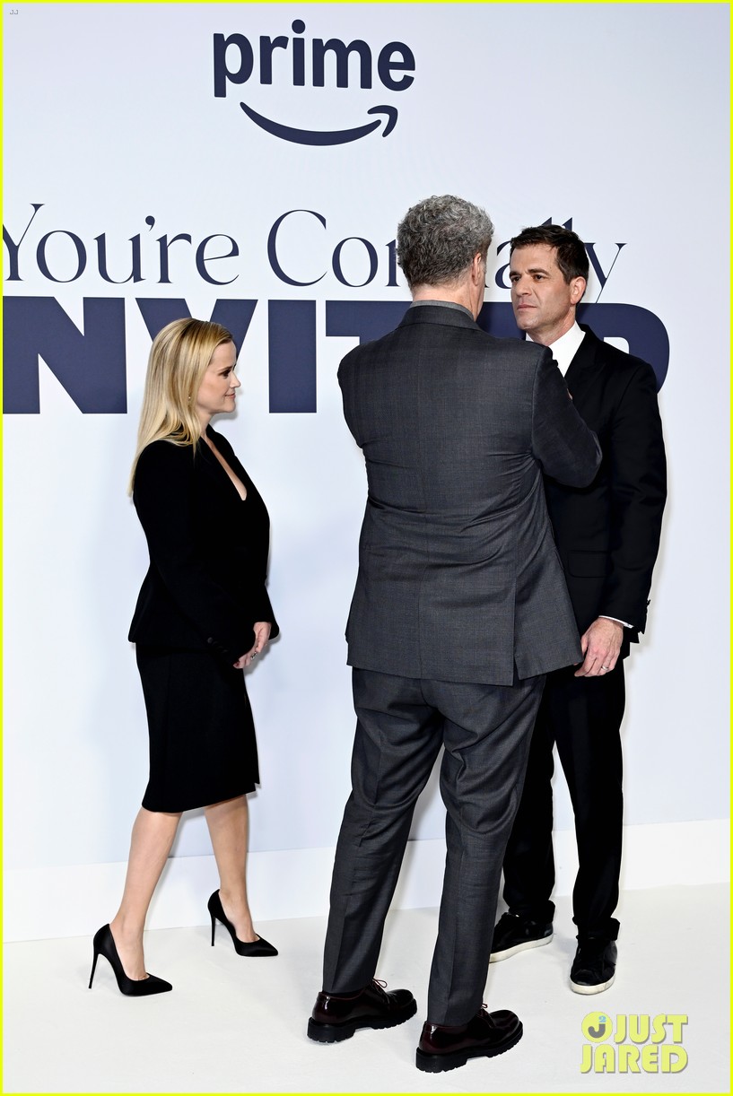 Reese Witherspoon & Will Ferrell Pose With a Uniquely Broken Wedding