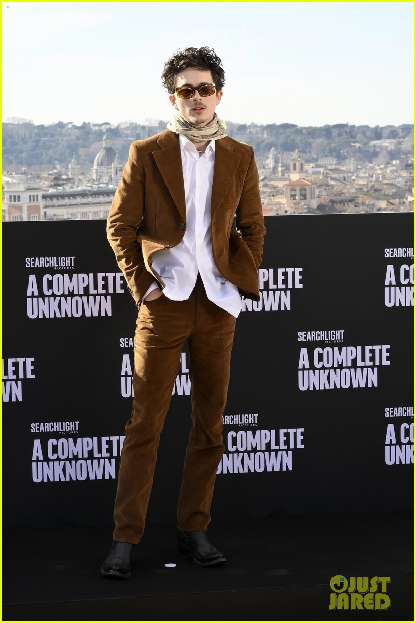 timothee chalamet troye sivan autograph 0225115388