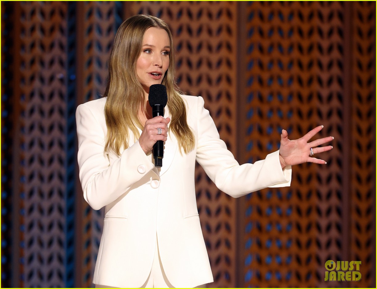 Kristen Bell Re Imagines Do You Want To Build A Snowman Song In Sag