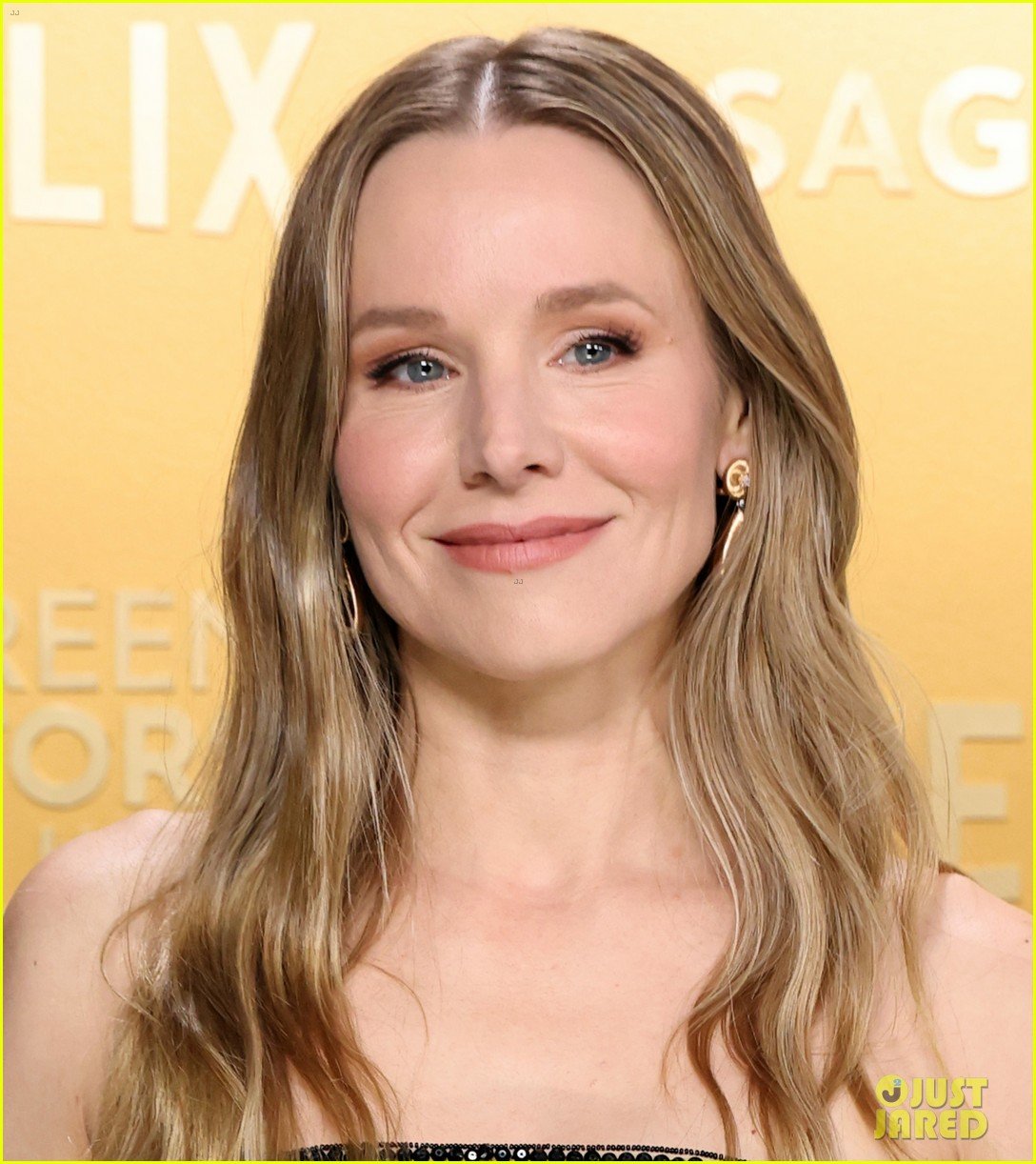 Kristen Bell Arrives for Hosting Duties at SAG Awards 2025 Photo