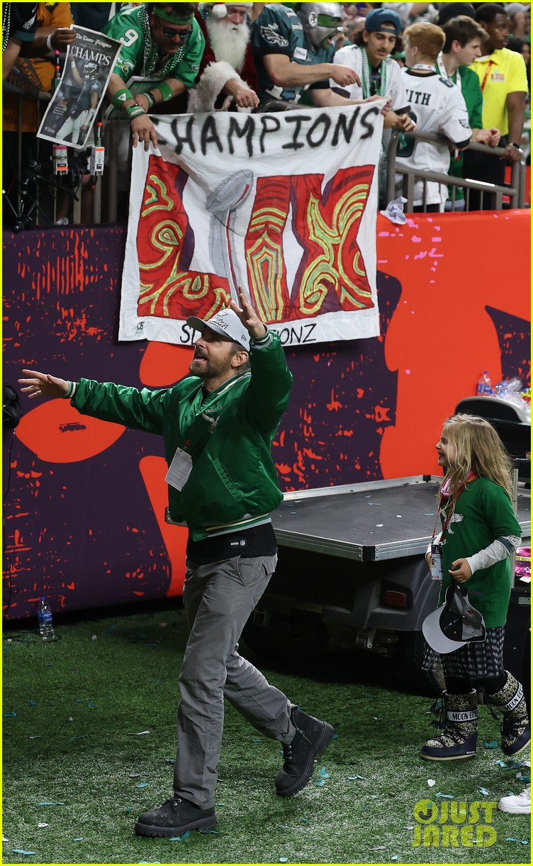 Bradley Cooper Brings Daughter Lea Onto Field After Philadelphia Eagles