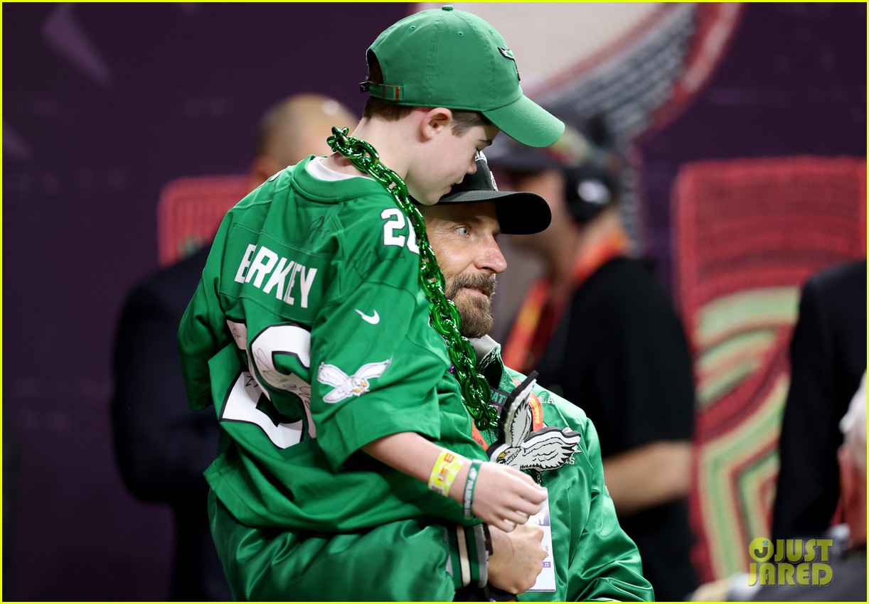 Jon Hamm & Bradley Cooper Introduce Kansas City Chiefs & Philadelphia