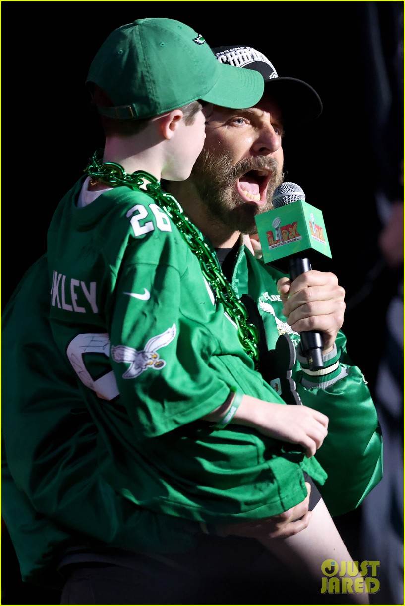 Jon Hamm & Bradley Cooper Introduce Kansas City Chiefs & Philadelphia