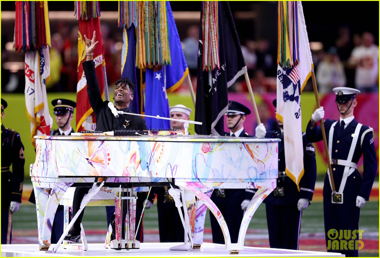 Photo Jon Batiste Performs Rousing Rendition Of National Anthem At 
