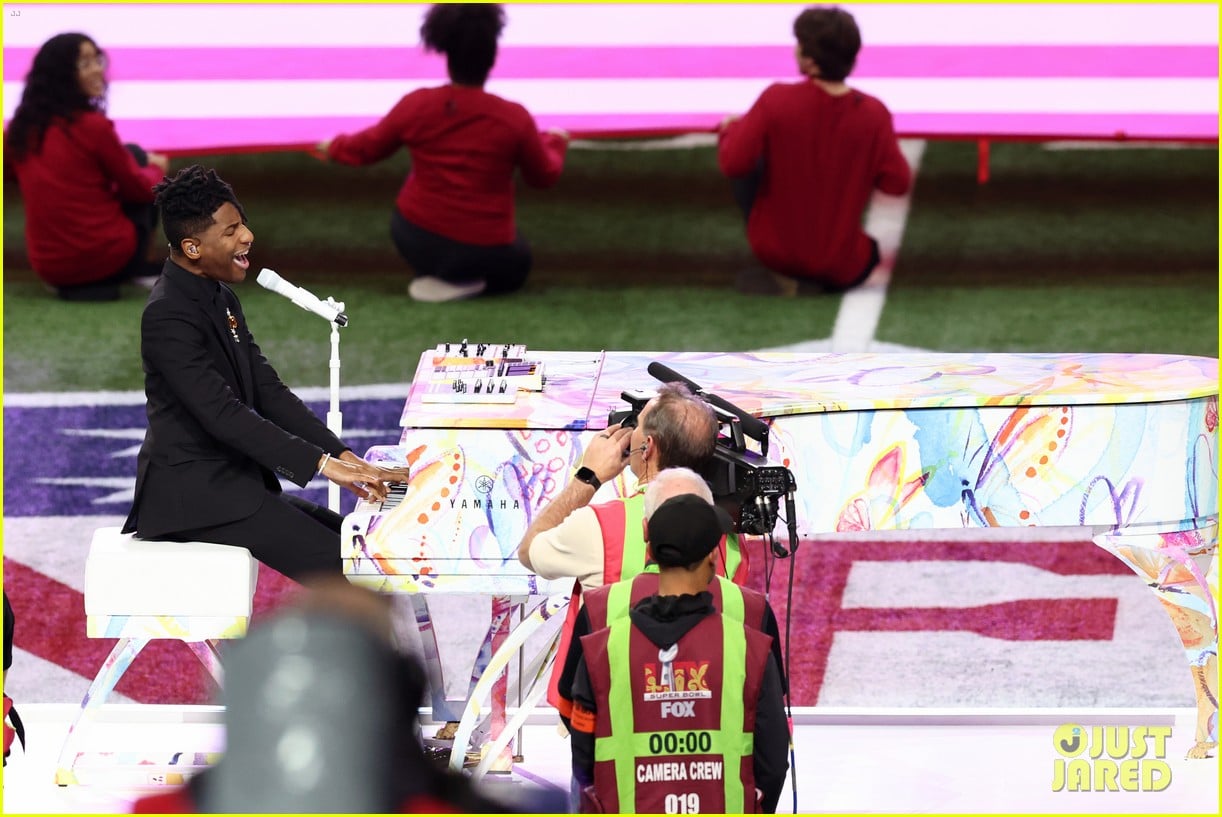 jon-batiste-gives-rousing-rendition-of-national-anthem-at-super-bowl