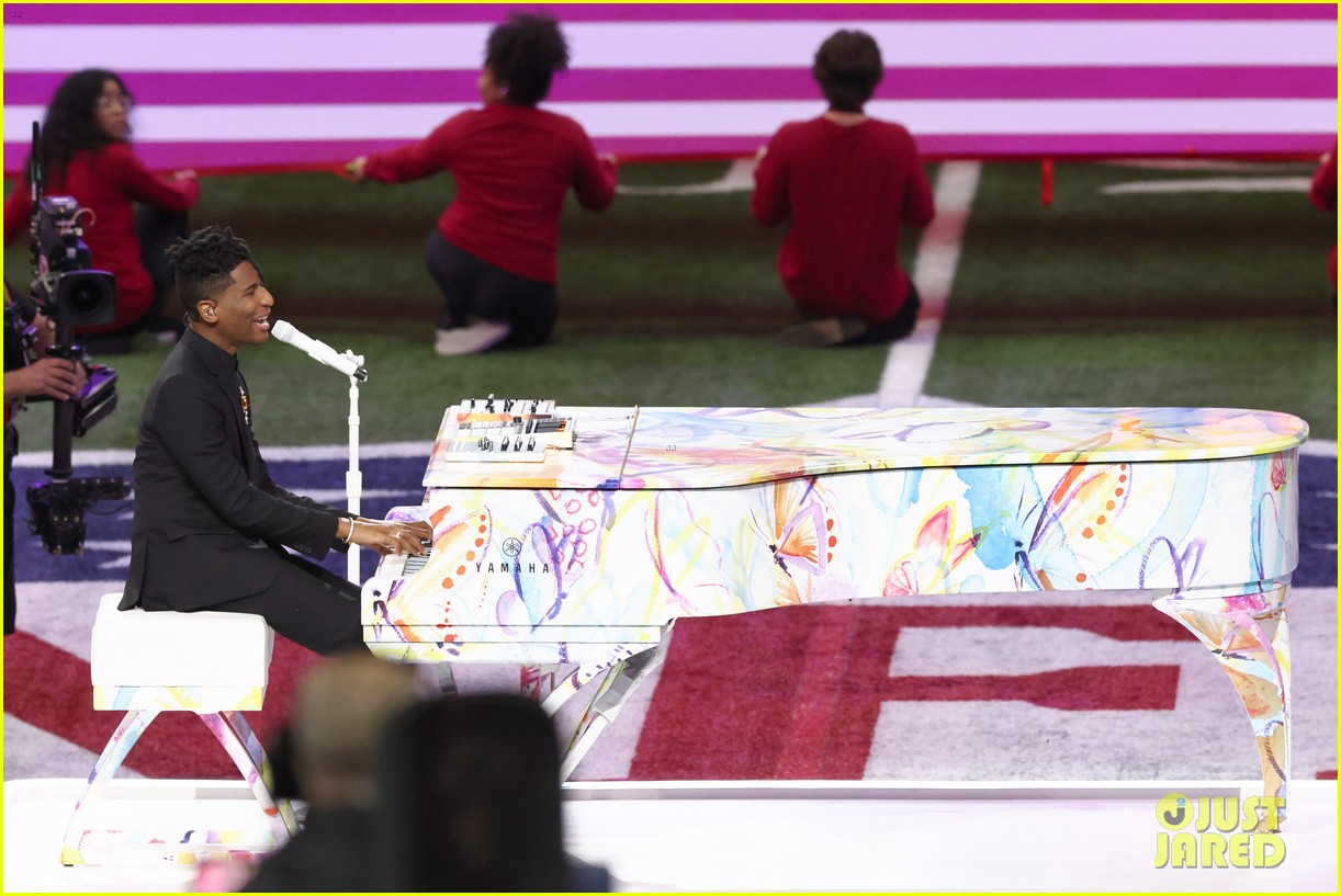 jon-batiste-gives-rousing-rendition-of-national-anthem-at-super-bowl